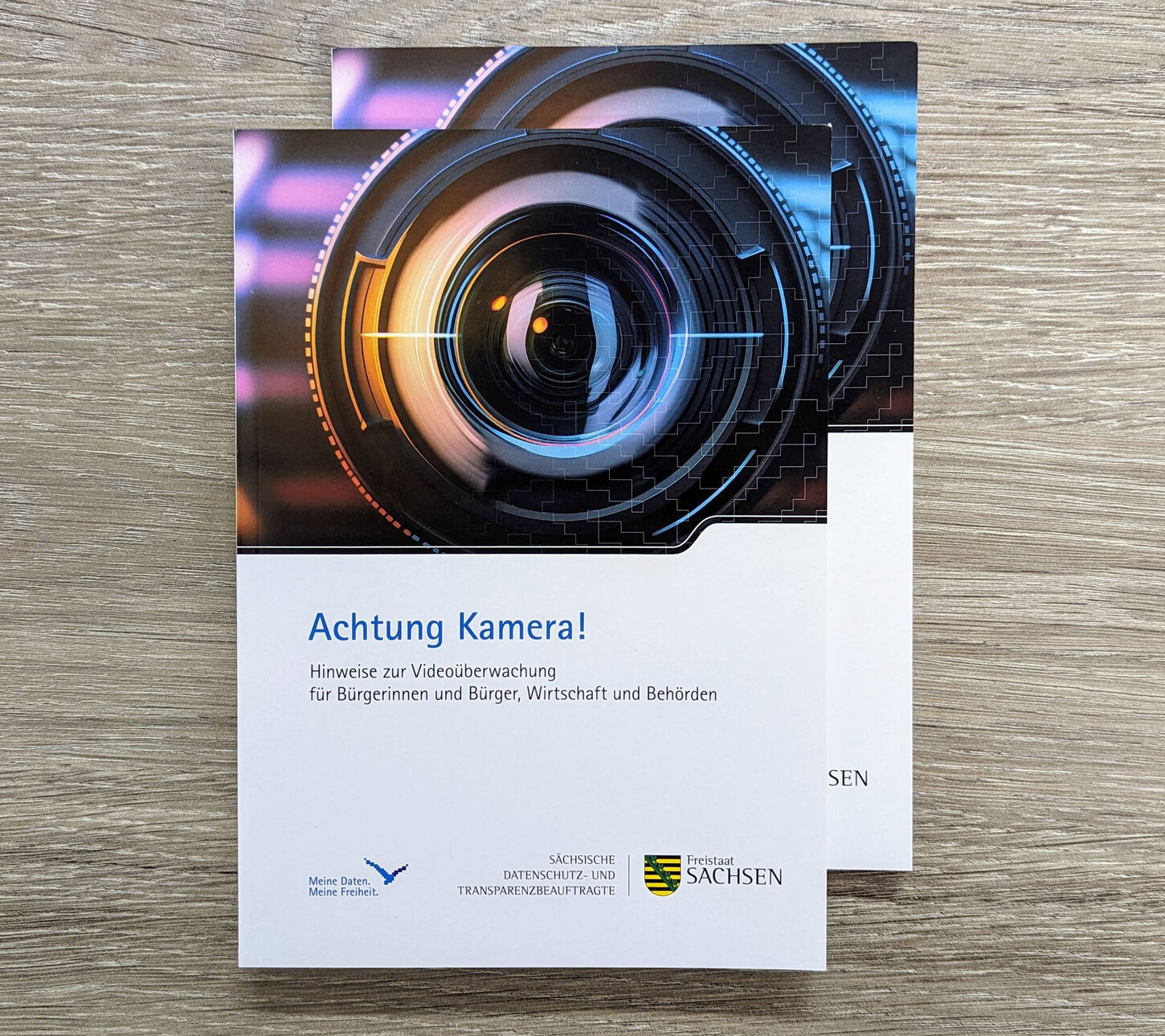 Cover der Broschüre »Achtung Kamera«