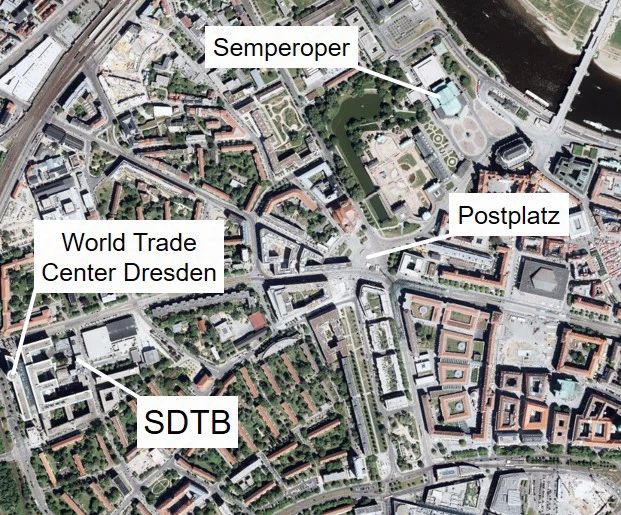 Eine Satellitenaufnahme zeigt die Dienststelle der Sächsischen Datenschutz- und Transparenzbeauftragten mit markanten Bauwerken in der Umgebung (World Trade Center Dresden, Semperoper, Postplatz).